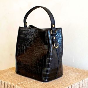 NWT - AOTA Croc Top ELENA BAG. MSRP $188